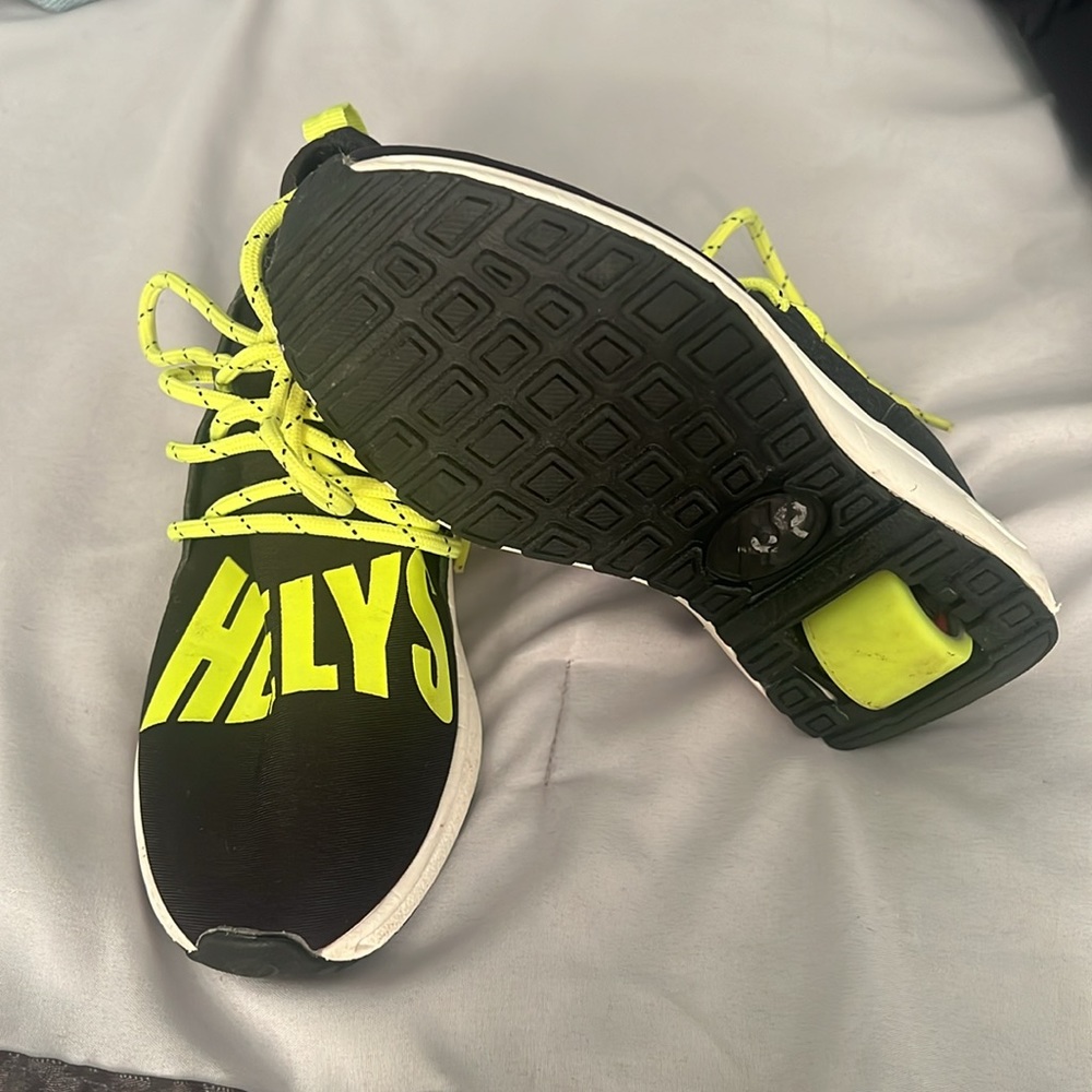 Heelys Shoes - Picture 2 of 3